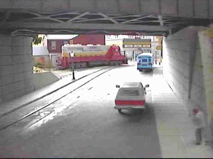 Engine 512 has delivered a car for Reliable Warehouse