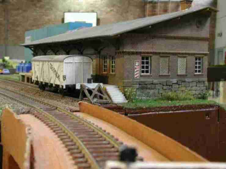 K&uuml;hlwagen an Laderampe